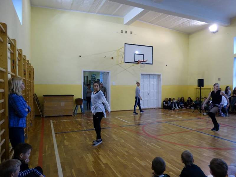 Polskie legendy na wesoło i program ?Tańce rewii i musicali? w Czwórce