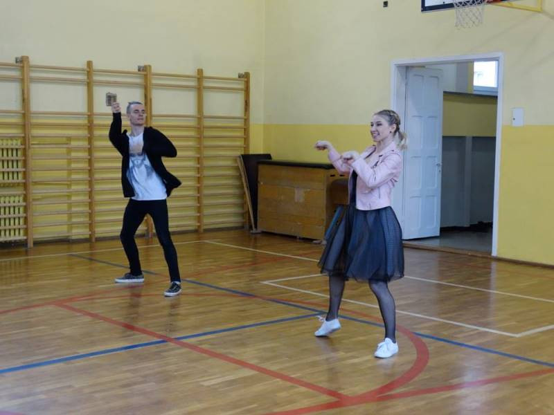 Polskie legendy na wesoło i program ?Tańce rewii i musicali? w Czwórce