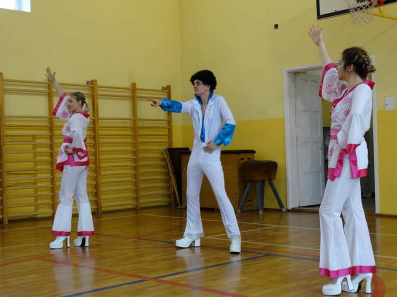 Polskie legendy na wesoło i program ?Tańce rewii i musicali? w Czwórce