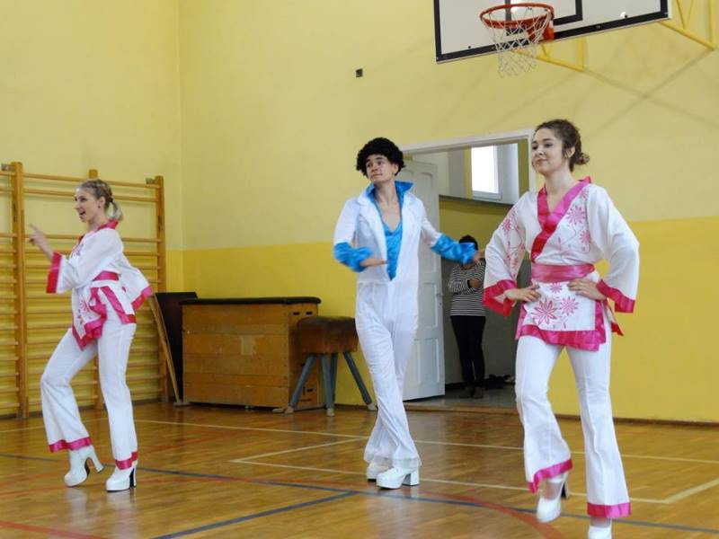 Polskie legendy na wesoło i program ?Tańce rewii i musicali? w Czwórce