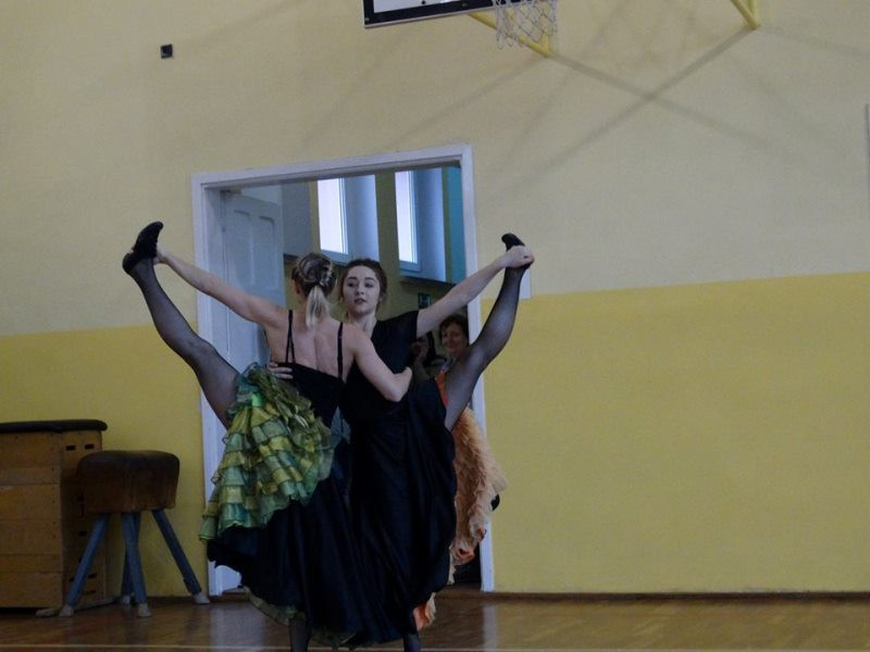 Polskie legendy na wesoło i program ?Tańce rewii i musicali? w Czwórce
