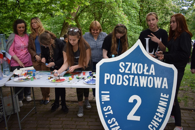 W biało-czerwonych barwach: Zabawy w Dniu Flagi