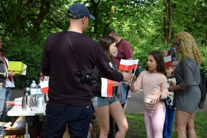 W biało-czerwonych barwach: Zabawy w Dniu Flagi