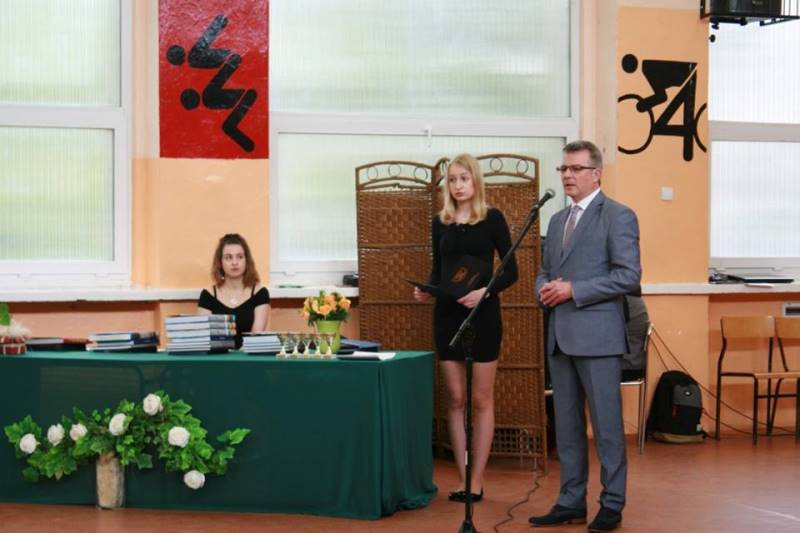 Ruszaj jak ptak w szczęśliwą drogę swego życia - pożegnanie maturzyści
