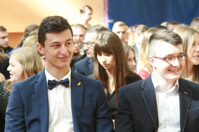Ruszaj jak ptak w szczęśliwą drogę swego życia - pożegnanie maturzyści