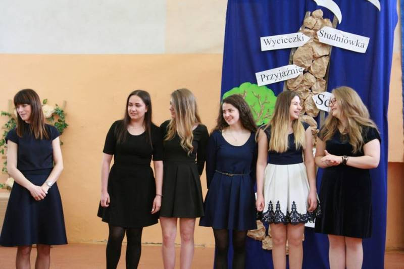 Ruszaj jak ptak w szczęśliwą drogę swego życia - pożegnanie maturzyści