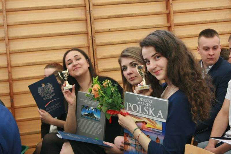 Ruszaj jak ptak w szczęśliwą drogę swego życia - pożegnanie maturzyści