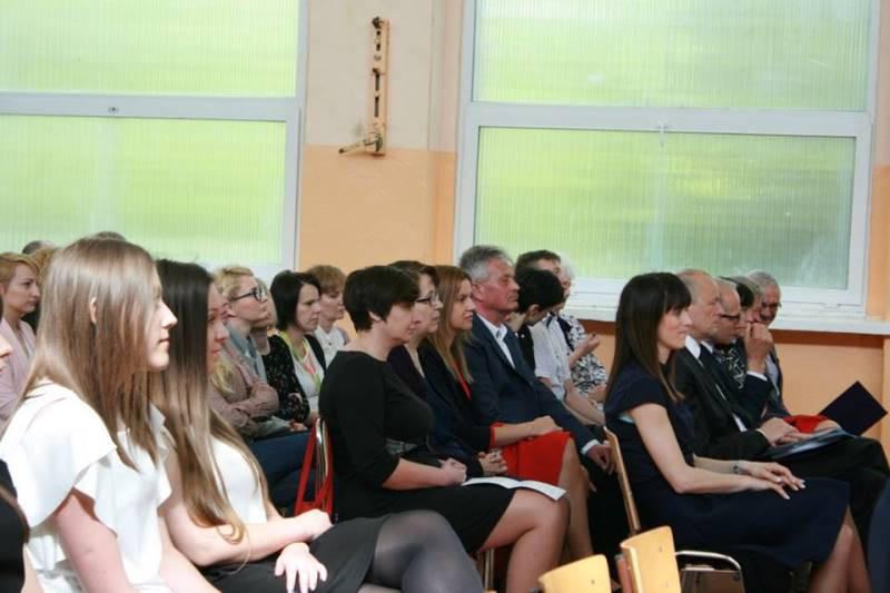Ruszaj jak ptak w szczęśliwą drogę swego życia - pożegnanie maturzyści