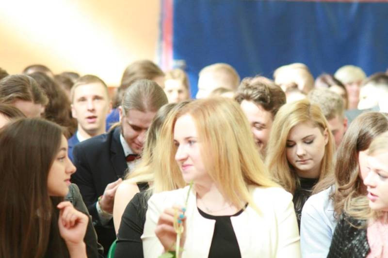 Ruszaj jak ptak w szczęśliwą drogę swego życia - pożegnanie maturzyści