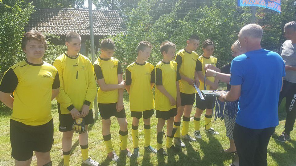 Walczyli z determinacją podczas XIII Turnieju Piłki Nożnej