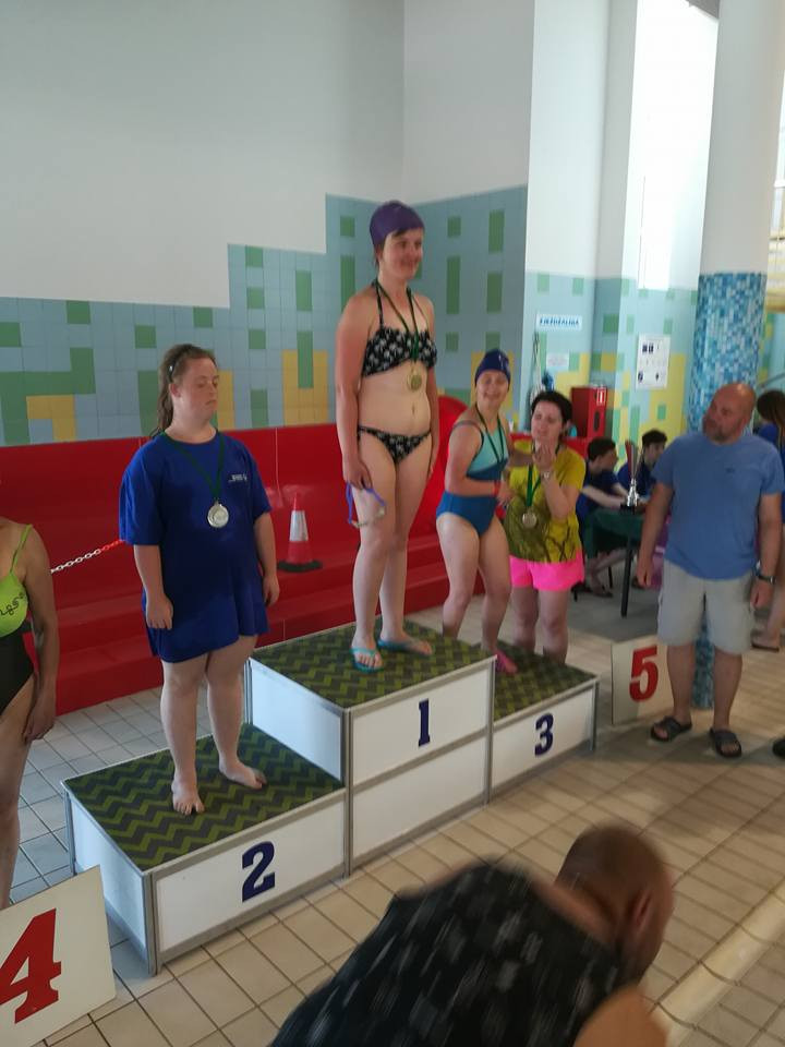 Dziewięć medali zdobytych na VIII Integracyjnym Mityngu Pływackim Osób Niepełnosprawnych