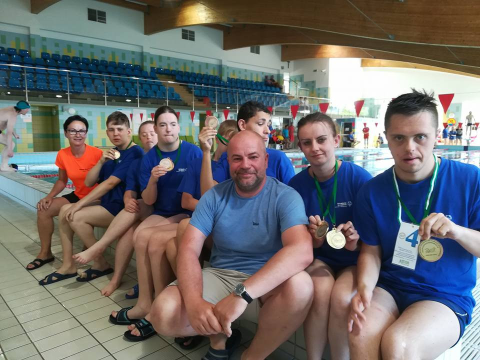 Dziewięć medali zdobytych na VIII Integracyjnym Mityngu Pływackim Osób Niepełnosprawnych