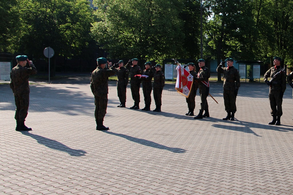 Uroczystość wręczenia broni elewom służby przygotowawczej
