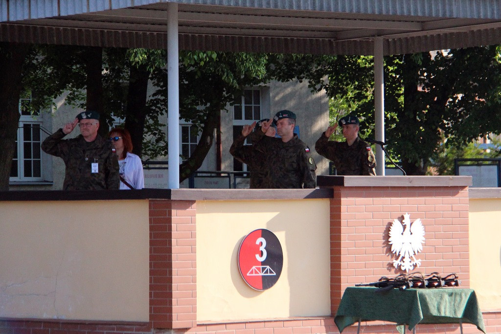 Uroczystość wręczenia broni elewom służby przygotowawczej