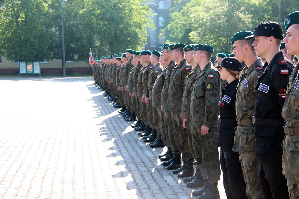 Uroczystość wręczenia broni elewom służby przygotowawczej