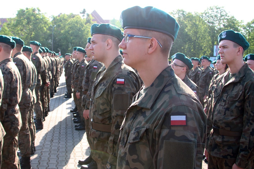 Uroczystość wręczenia broni elewom służby przygotowawczej