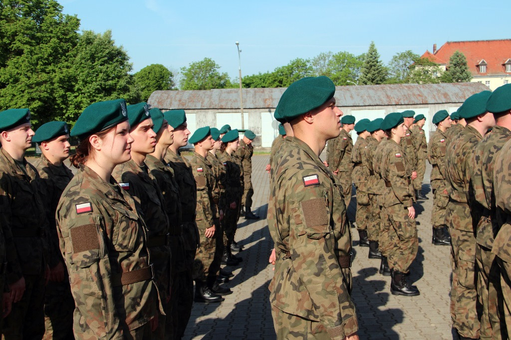 Uroczystość wręczenia broni elewom służby przygotowawczej