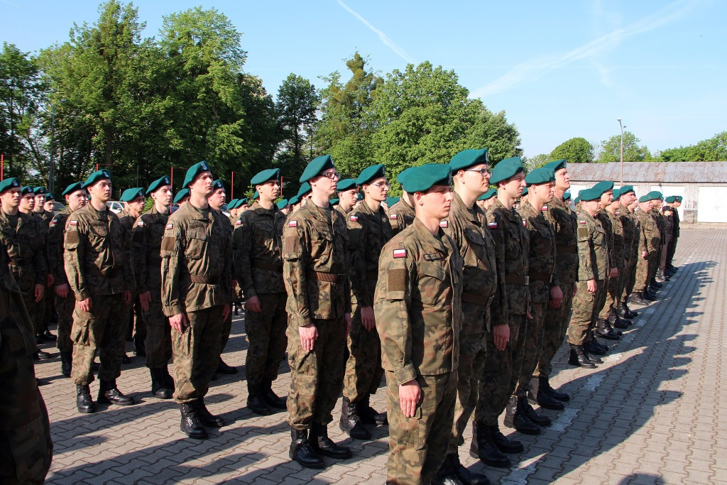 Uroczystość wręczenia broni elewom służby przygotowawczej
