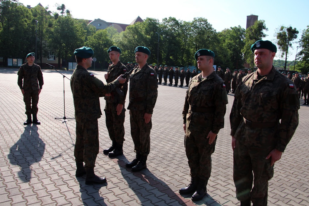 Uroczystość wręczenia broni elewom służby przygotowawczej