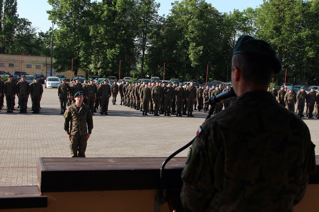 Uroczystość wręczenia broni elewom służby przygotowawczej
