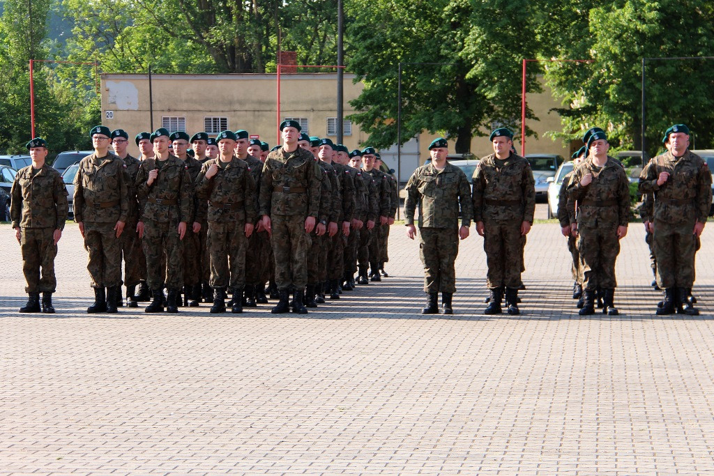 Uroczystość wręczenia broni elewom służby przygotowawczej