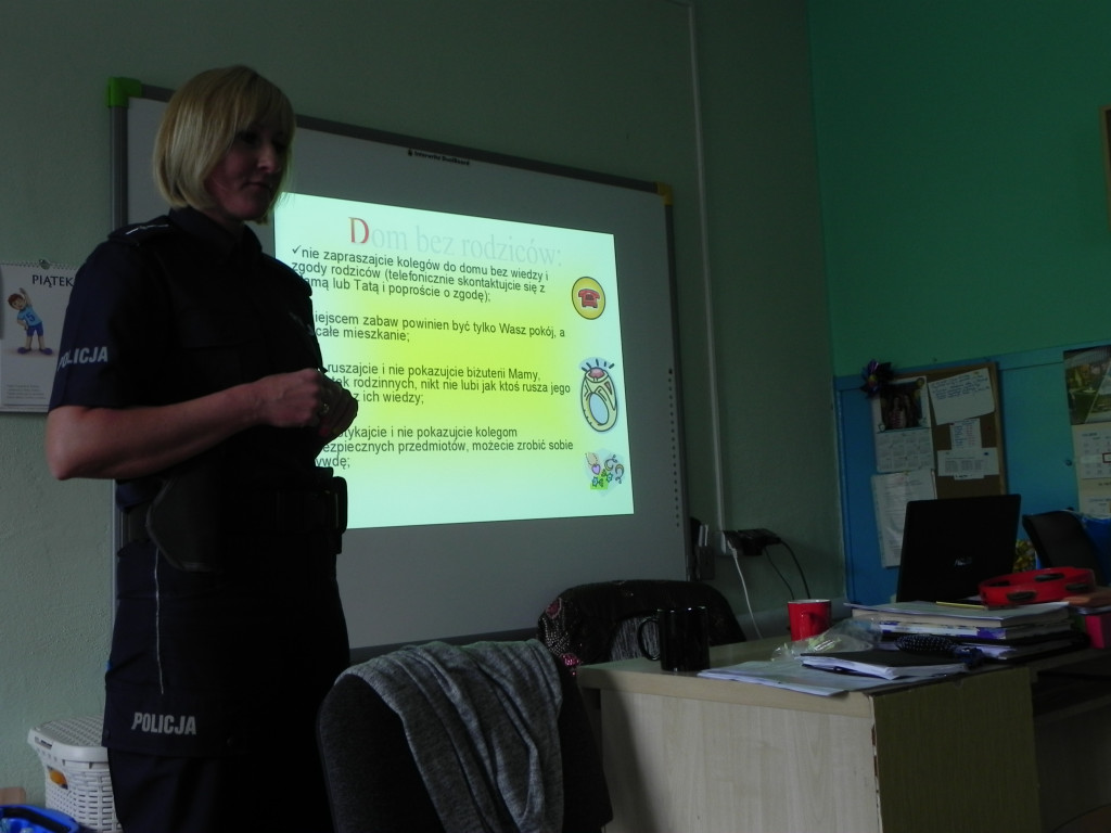 Wycieczka do Wioski Indiańskiej oraz wizyta pani policjant - wydarzenia w Tęczowym Zakątku