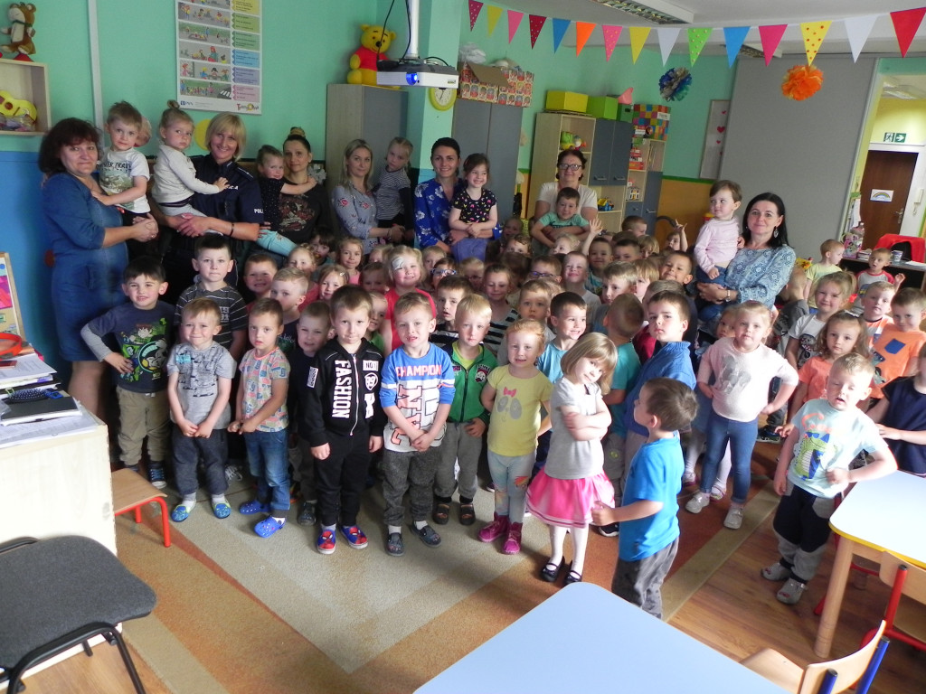 Wycieczka do Wioski Indiańskiej oraz wizyta pani policjant - wydarzenia w Tęczowym Zakątku