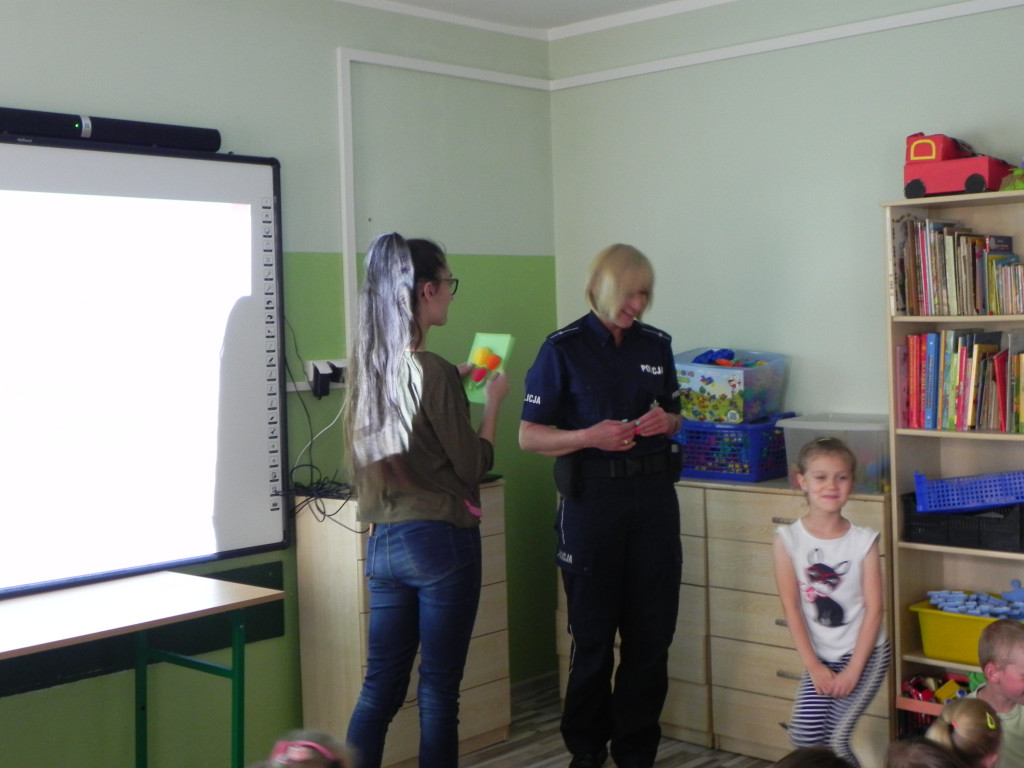 Wycieczka do Wioski Indiańskiej oraz wizyta pani policjant - wydarzenia w Tęczowym Zakątku