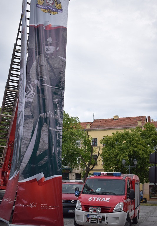Relacja z Powiatowych Obchodów Dnia Strażaka oraz uroczystości nadania sztandaru dla KP PSP w Chełmnie