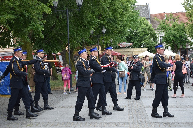 Relacja z Powiatowych Obchodów Dnia Strażaka oraz uroczystości nadania sztandaru dla KP PSP w Chełmnie