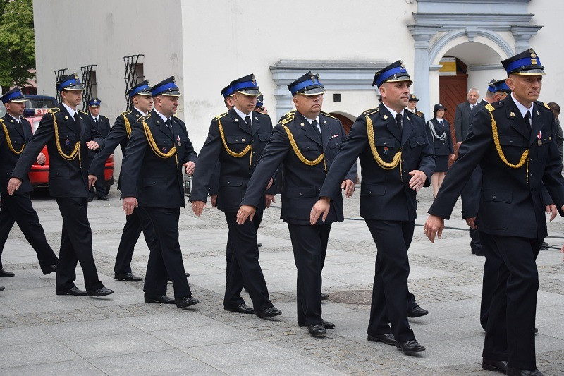 Relacja z Powiatowych Obchodów Dnia Strażaka oraz uroczystości nadania sztandaru dla KP PSP w Chełmnie