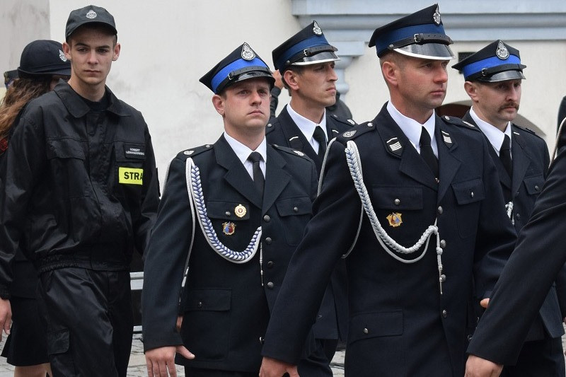 Relacja z Powiatowych Obchodów Dnia Strażaka oraz uroczystości nadania sztandaru dla KP PSP w Chełmnie