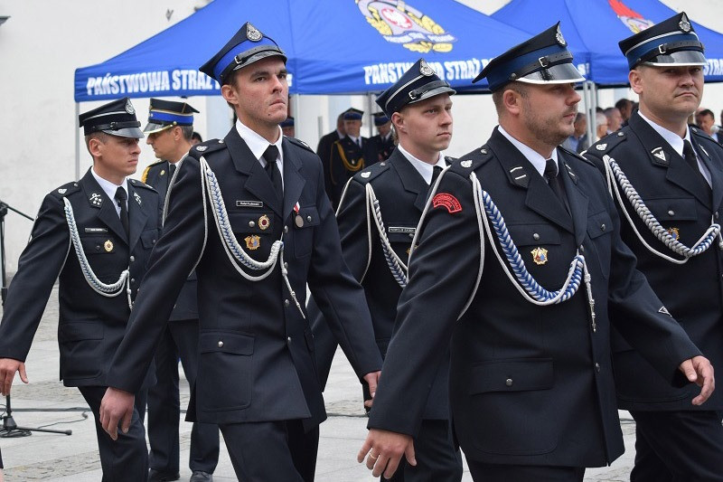 Relacja z Powiatowych Obchodów Dnia Strażaka oraz uroczystości nadania sztandaru dla KP PSP w Chełmnie