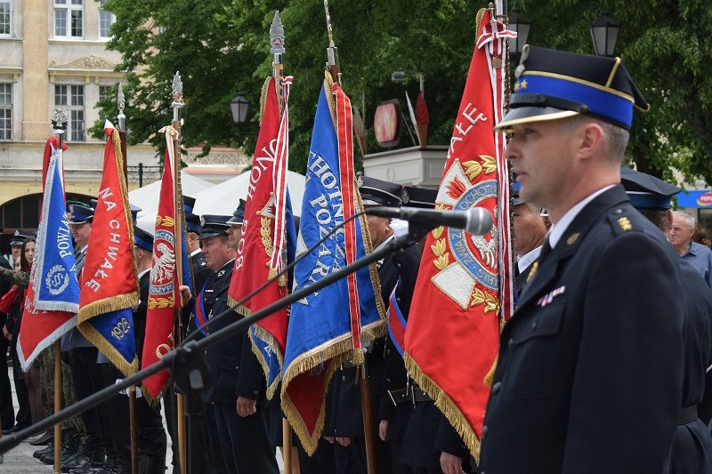 Relacja z Powiatowych Obchodów Dnia Strażaka oraz uroczystości nadania sztandaru dla KP PSP w Chełmnie