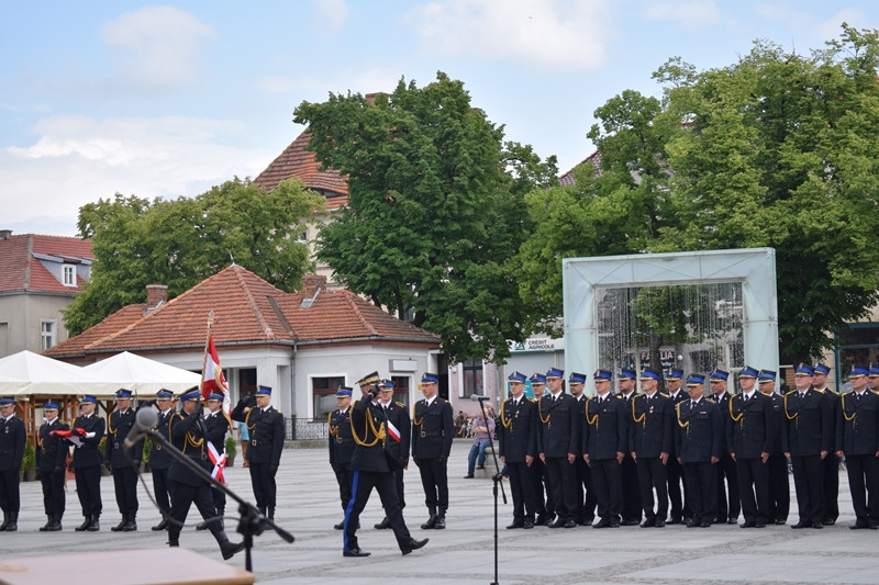 Relacja z Powiatowych Obchodów Dnia Strażaka oraz uroczystości nadania sztandaru dla KP PSP w Chełmnie