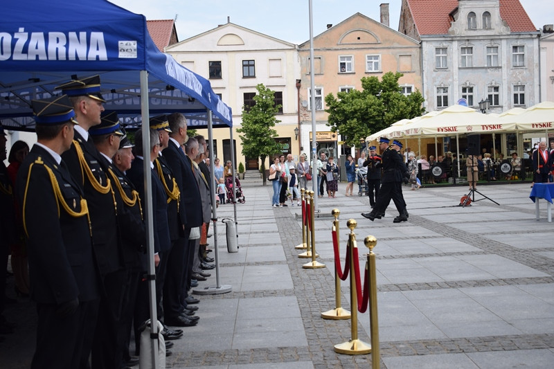 Relacja z Powiatowych Obchodów Dnia Strażaka oraz uroczystości nadania sztandaru dla KP PSP w Chełmnie