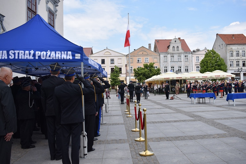 Relacja z Powiatowych Obchodów Dnia Strażaka oraz uroczystości nadania sztandaru dla KP PSP w Chełmnie