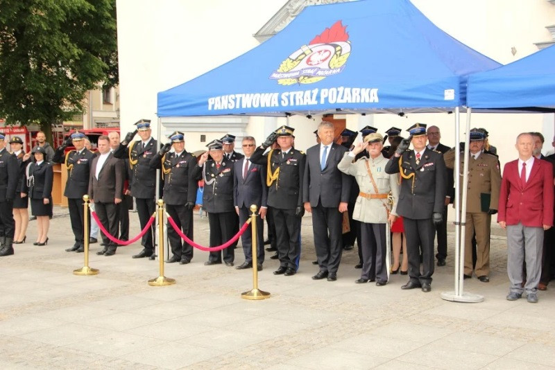 Relacja z Powiatowych Obchodów Dnia Strażaka oraz uroczystości nadania sztandaru dla KP PSP w Chełmnie