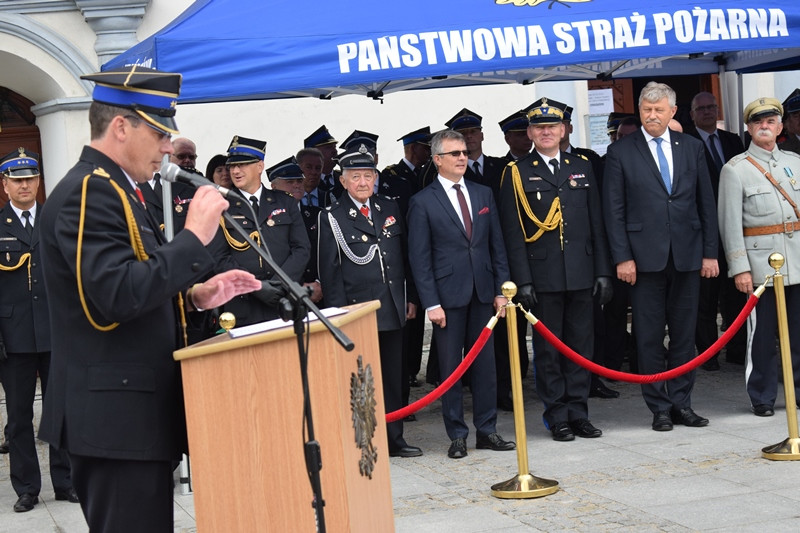 Relacja z Powiatowych Obchodów Dnia Strażaka oraz uroczystości nadania sztandaru dla KP PSP w Chełmnie