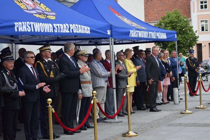 Relacja z Powiatowych Obchodów Dnia Strażaka oraz uroczystości nadania sztandaru dla KP PSP w Chełmnie