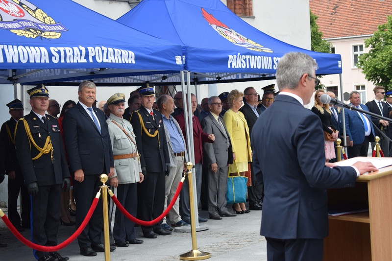 Relacja z Powiatowych Obchodów Dnia Strażaka oraz uroczystości nadania sztandaru dla KP PSP w Chełmnie