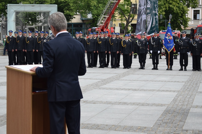 Relacja z Powiatowych Obchodów Dnia Strażaka oraz uroczystości nadania sztandaru dla KP PSP w Chełmnie