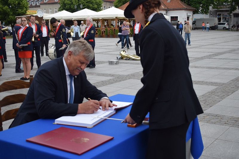 Relacja z Powiatowych Obchodów Dnia Strażaka oraz uroczystości nadania sztandaru dla KP PSP w Chełmnie