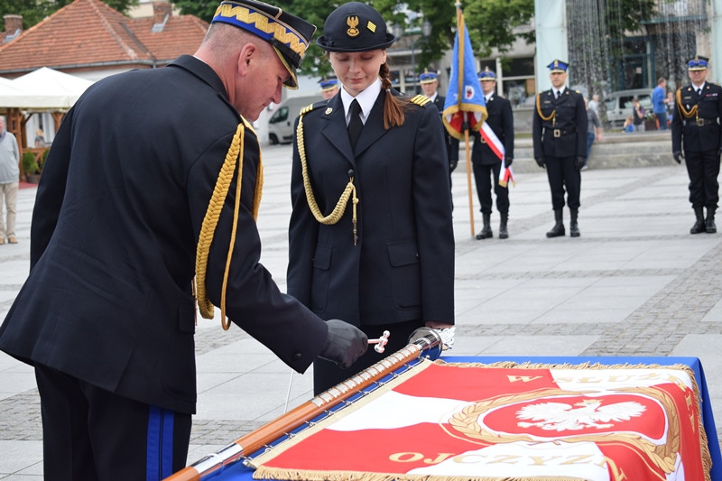 Relacja z Powiatowych Obchodów Dnia Strażaka oraz uroczystości nadania sztandaru dla KP PSP w Chełmnie