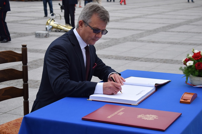 Relacja z Powiatowych Obchodów Dnia Strażaka oraz uroczystości nadania sztandaru dla KP PSP w Chełmnie