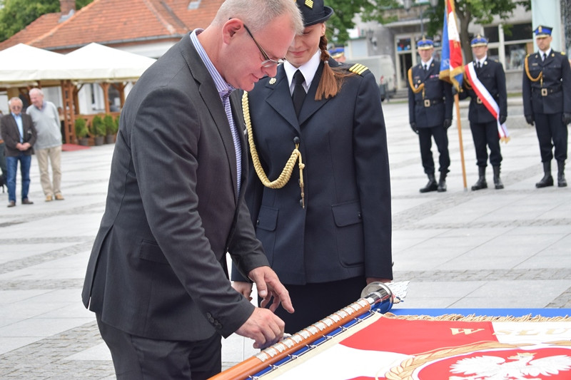 Relacja z Powiatowych Obchodów Dnia Strażaka oraz uroczystości nadania sztandaru dla KP PSP w Chełmnie