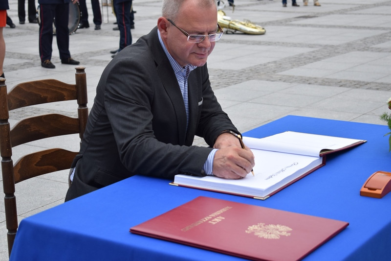 Relacja z Powiatowych Obchodów Dnia Strażaka oraz uroczystości nadania sztandaru dla KP PSP w Chełmnie