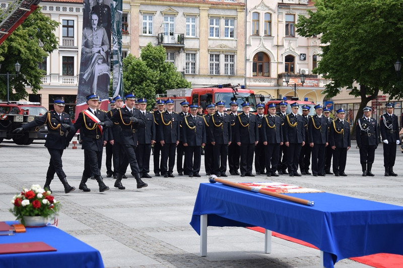 Relacja z Powiatowych Obchodów Dnia Strażaka oraz uroczystości nadania sztandaru dla KP PSP w Chełmnie