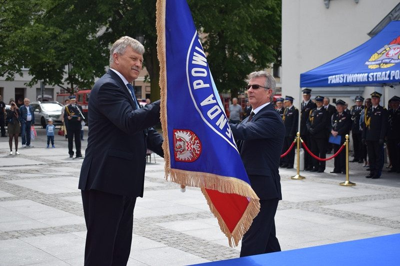 Relacja z Powiatowych Obchodów Dnia Strażaka oraz uroczystości nadania sztandaru dla KP PSP w Chełmnie