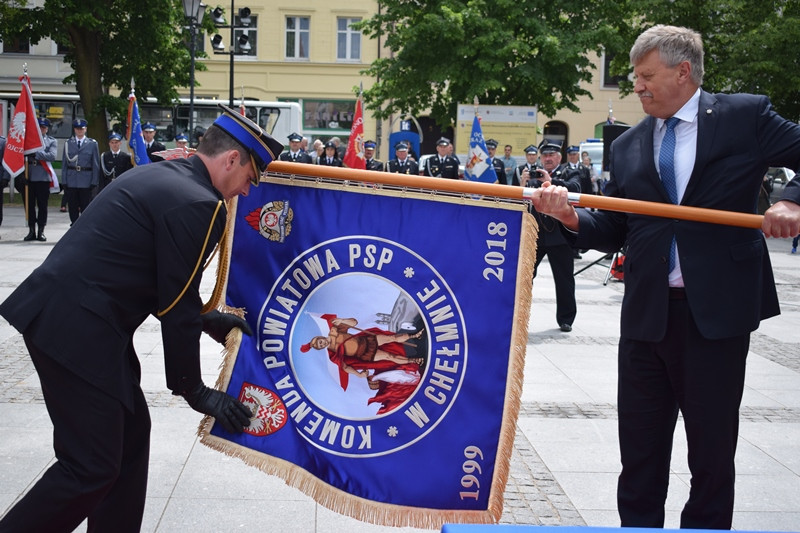 Relacja z Powiatowych Obchodów Dnia Strażaka oraz uroczystości nadania sztandaru dla KP PSP w Chełmnie